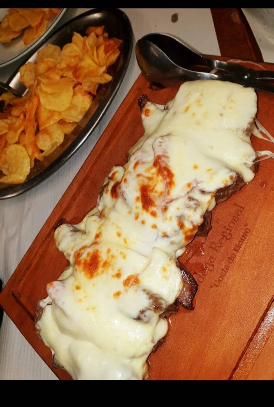 Naco com queijo gratinado